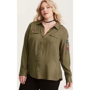 Torrid green embroidered twill button shirt size 2